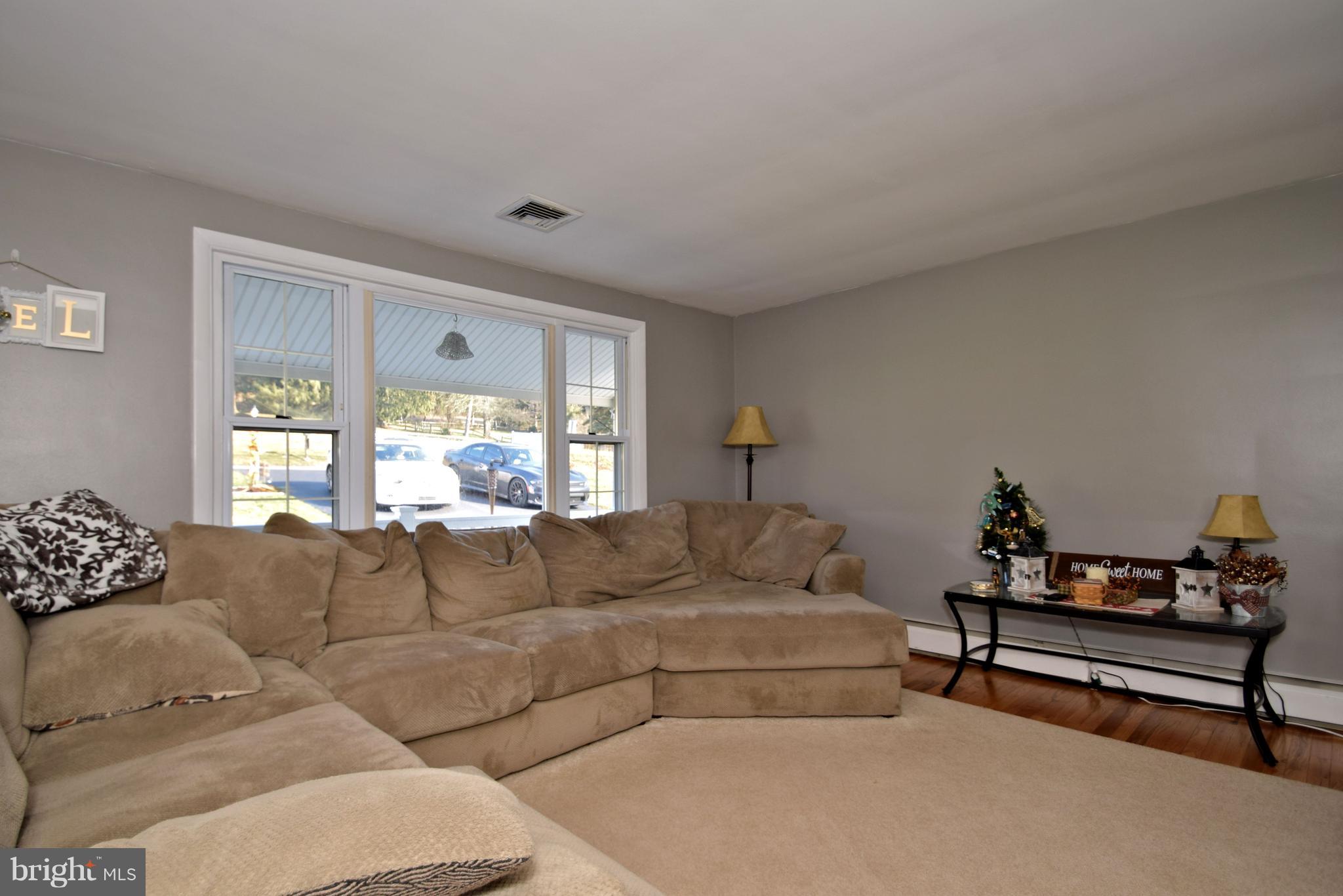 1456 Valley View Road Pottstown, PA 19465 - Photo 5 of 42