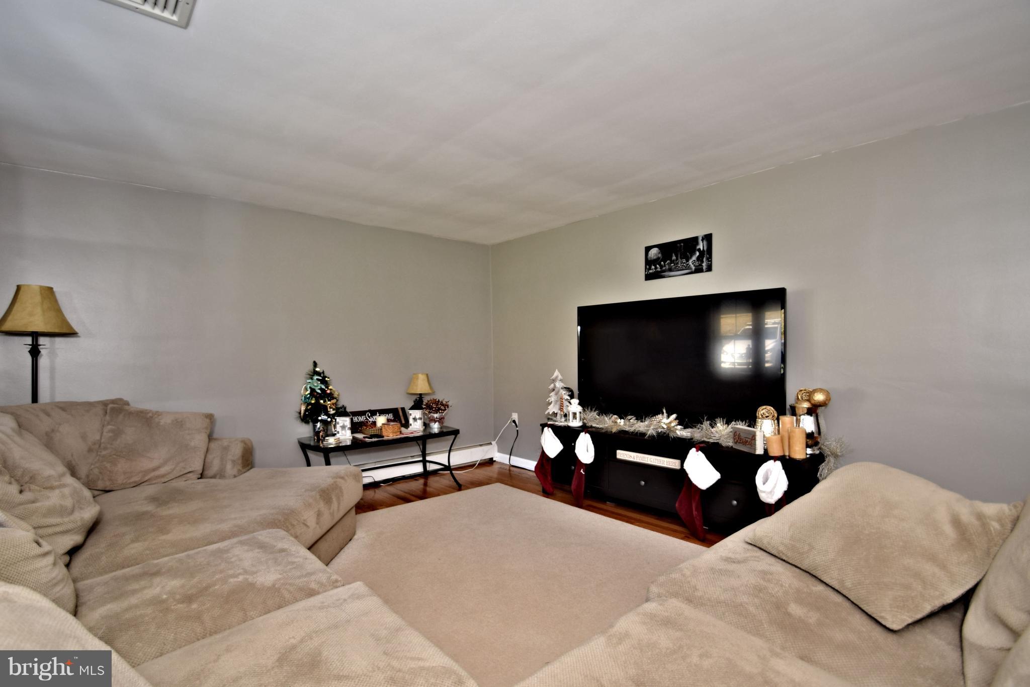 1456 Valley View Road Pottstown, PA 19465 - Photo 6 of 42