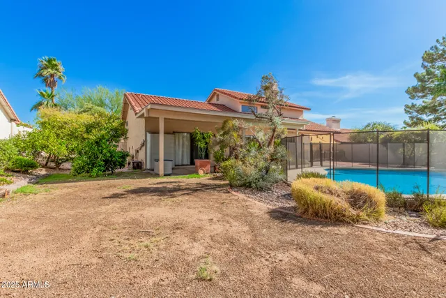 a view of a house with a backyard