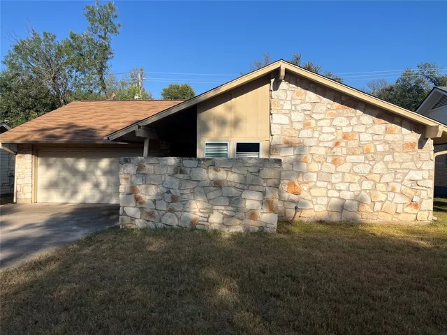 a view of backyard of house