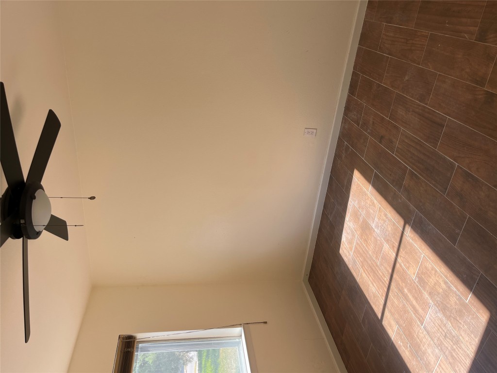 12119 Robin Ridge Lane Austin, TX 78750 - Photo 5 of 9 an empty room with a workbench