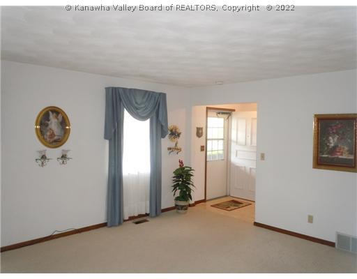 109 Rolling Acres Road Winfield, WV 25213 - Photo 4 of 10 Living Room.