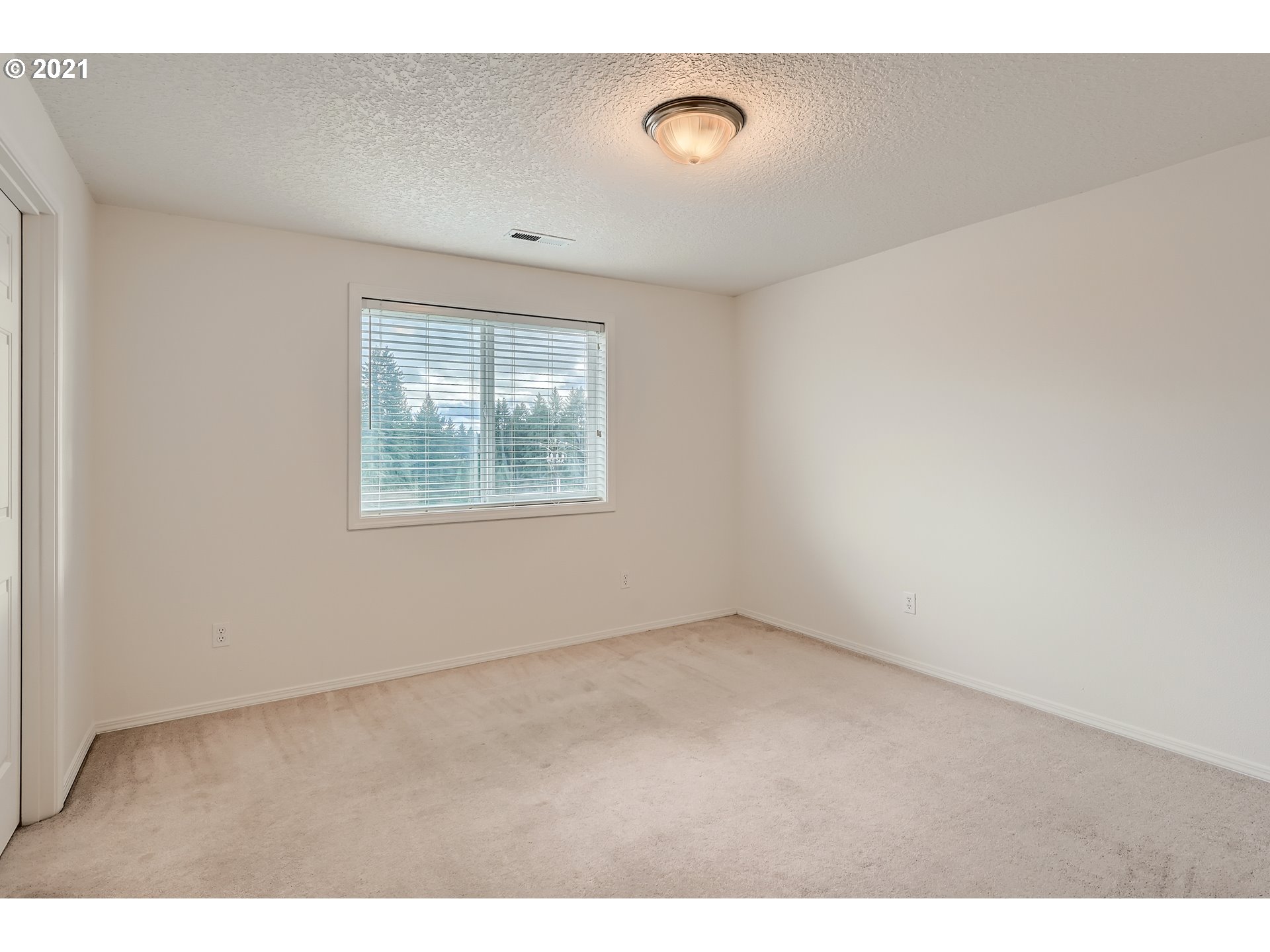 2417 North 9th Circle Ridgefield, WA 98642 - Photo 25 of 32 an empty room with windows