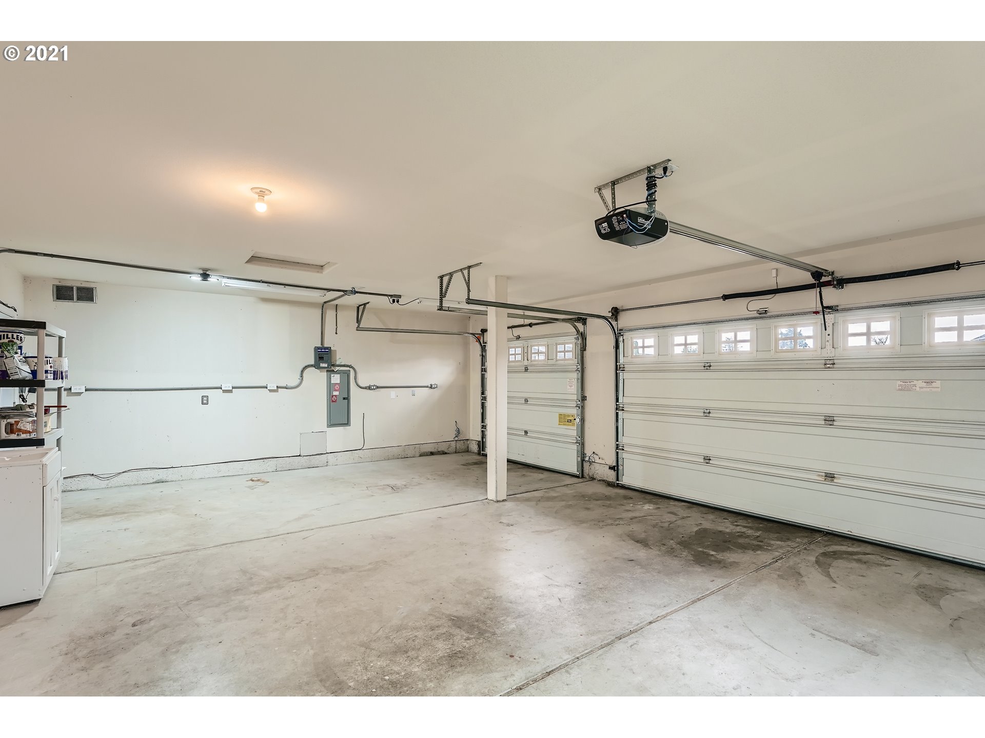 2417 North 9th Circle Ridgefield, WA 98642 - Photo 28 of 32 a view of a garage