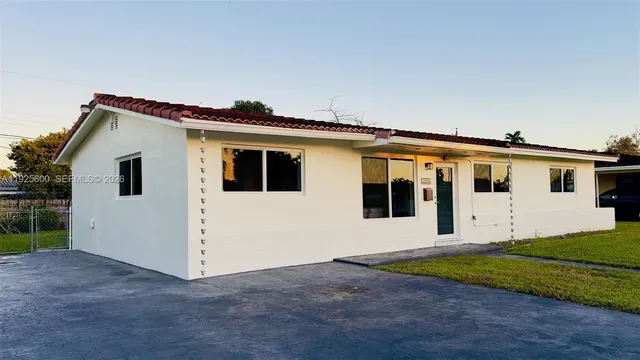 $4,700 | 3225 Southwest 94th Avenue, Miami, FL 33165