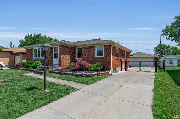 $299,900 | 95 Cherokee Drive, West Seneca, NY 14224