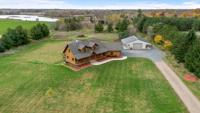 $825,000 | 13745 Panola Drive, Lindstrom, MN 55045