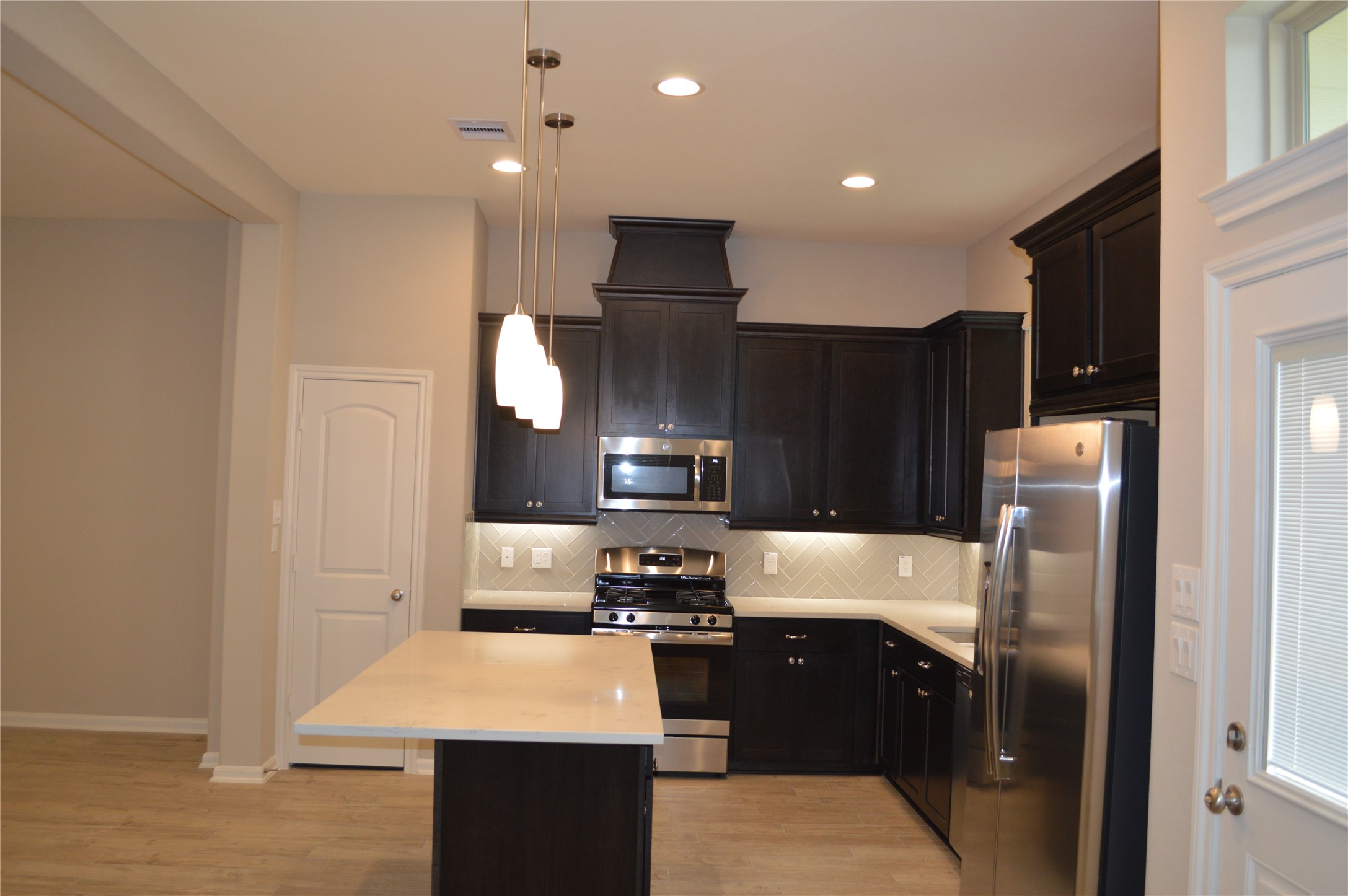 28043 Rocky Heights Drive Spring, TX 77386 - Photo 4 of 16 a kitchen with a refrigerator and a stove