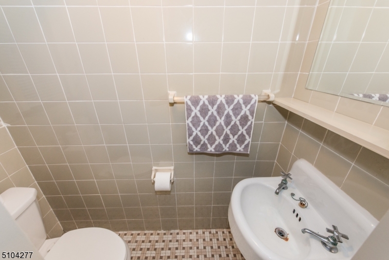 17 Bailey Road Millburn, NJ 07041 - Photo 15 of 32