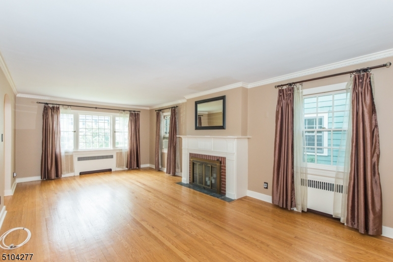 17 Bailey Road Millburn, NJ 07041 - Photo 4 of 32