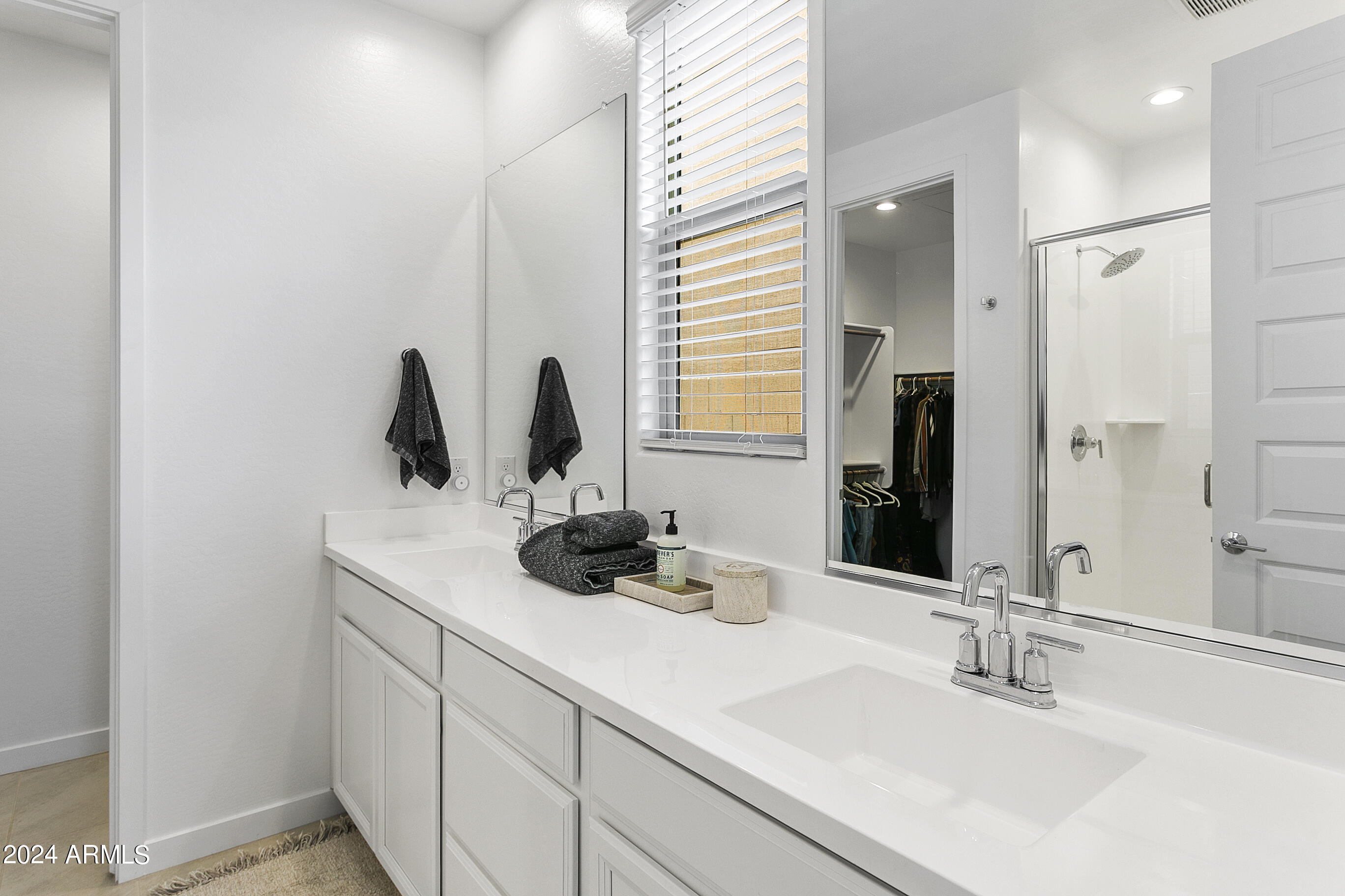 9511 West Roma Avenue Phoenix, AZ 85037 - Photo 14 of 25 Dual Sinks