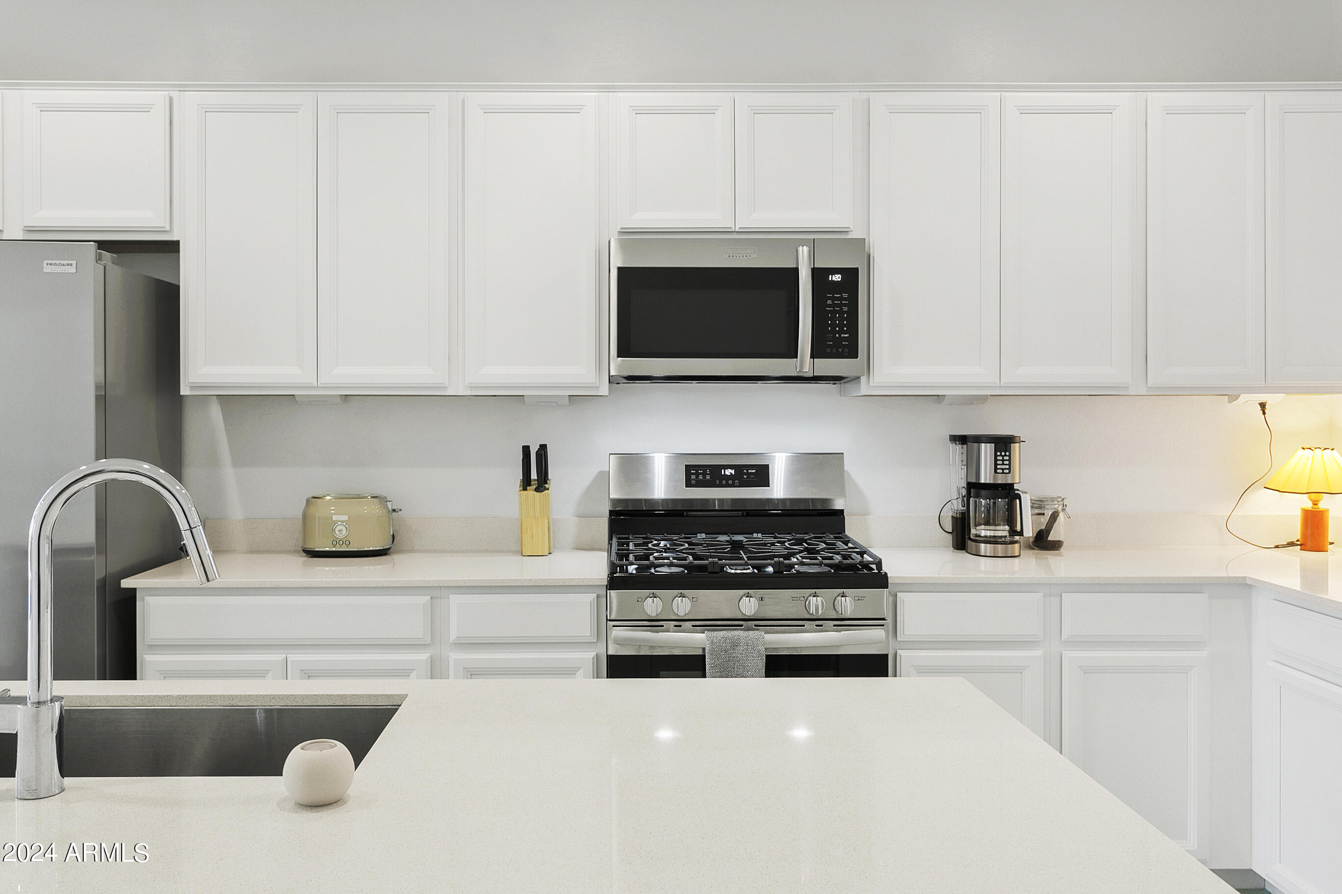 9511 West Roma Avenue Phoenix, AZ 85037 - Photo 6 of 25 Gas Cooktop