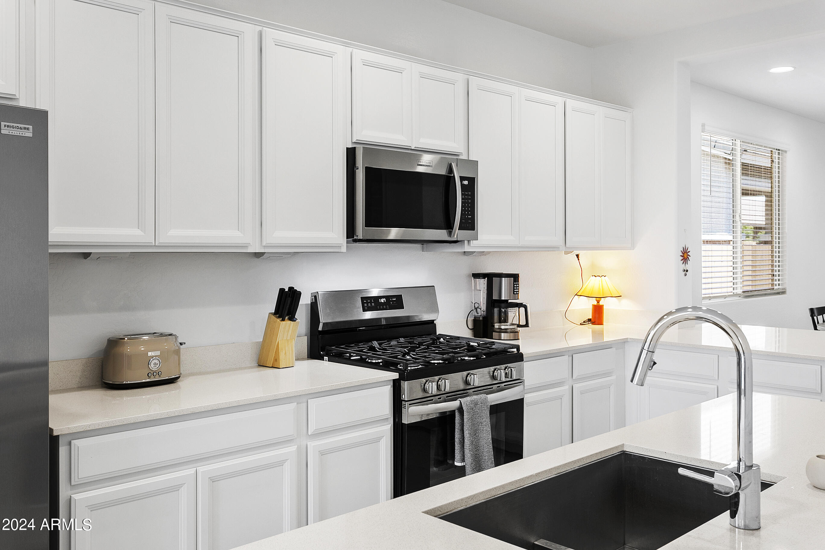 9511 West Roma Avenue Phoenix, AZ 85037 - Photo 8 of 25 Quartz Countertop