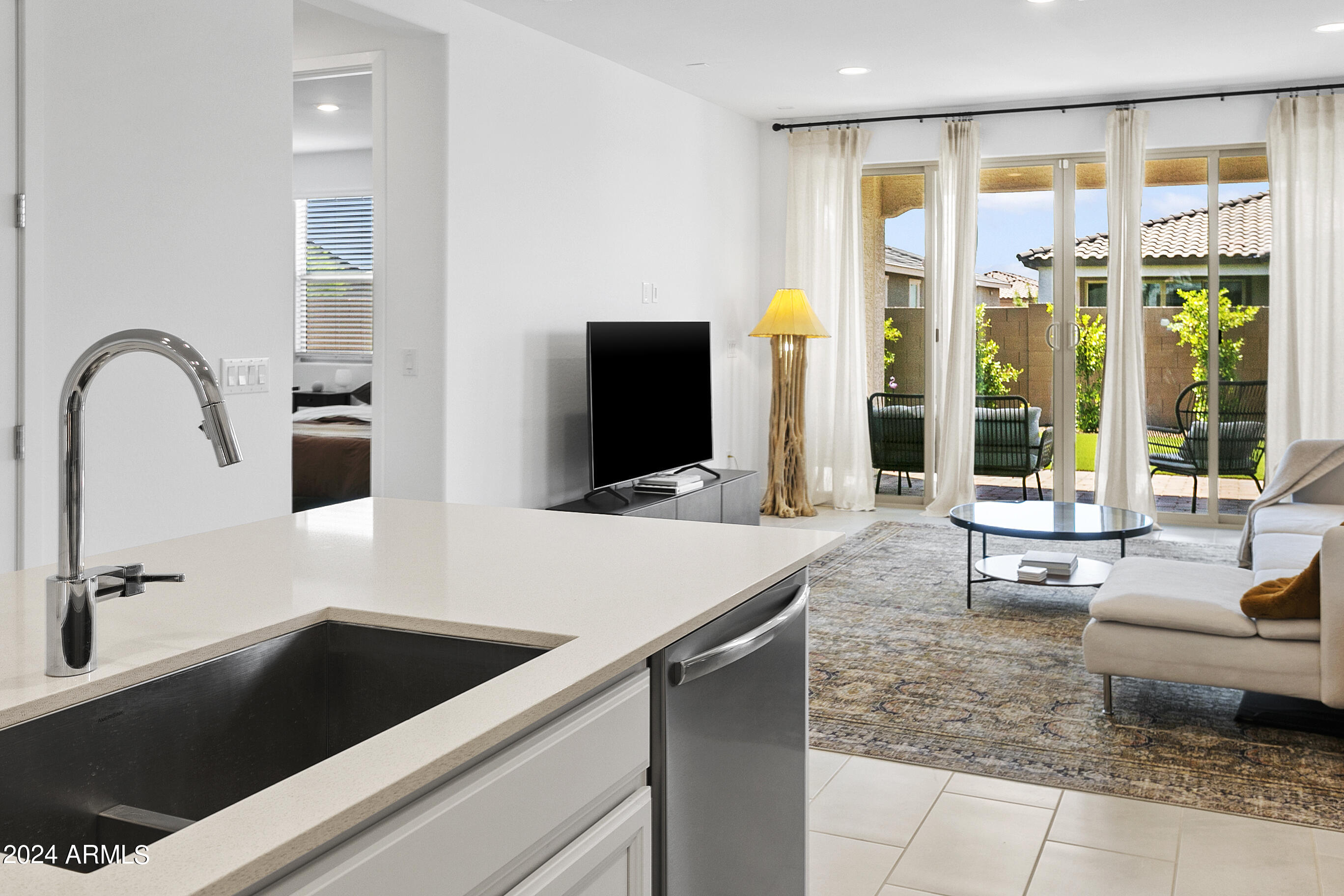 9511 West Roma Avenue Phoenix, AZ 85037 - Photo 9 of 25 Light and Bright