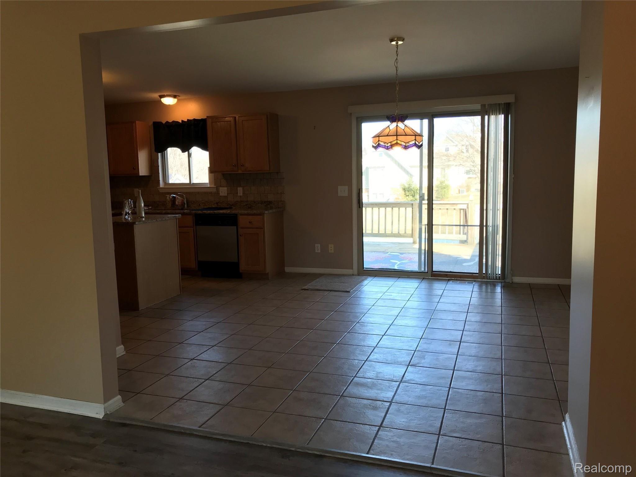 275 East Rolston Road Linden, MI 48451 - Photo 8 of 28 Dining Area