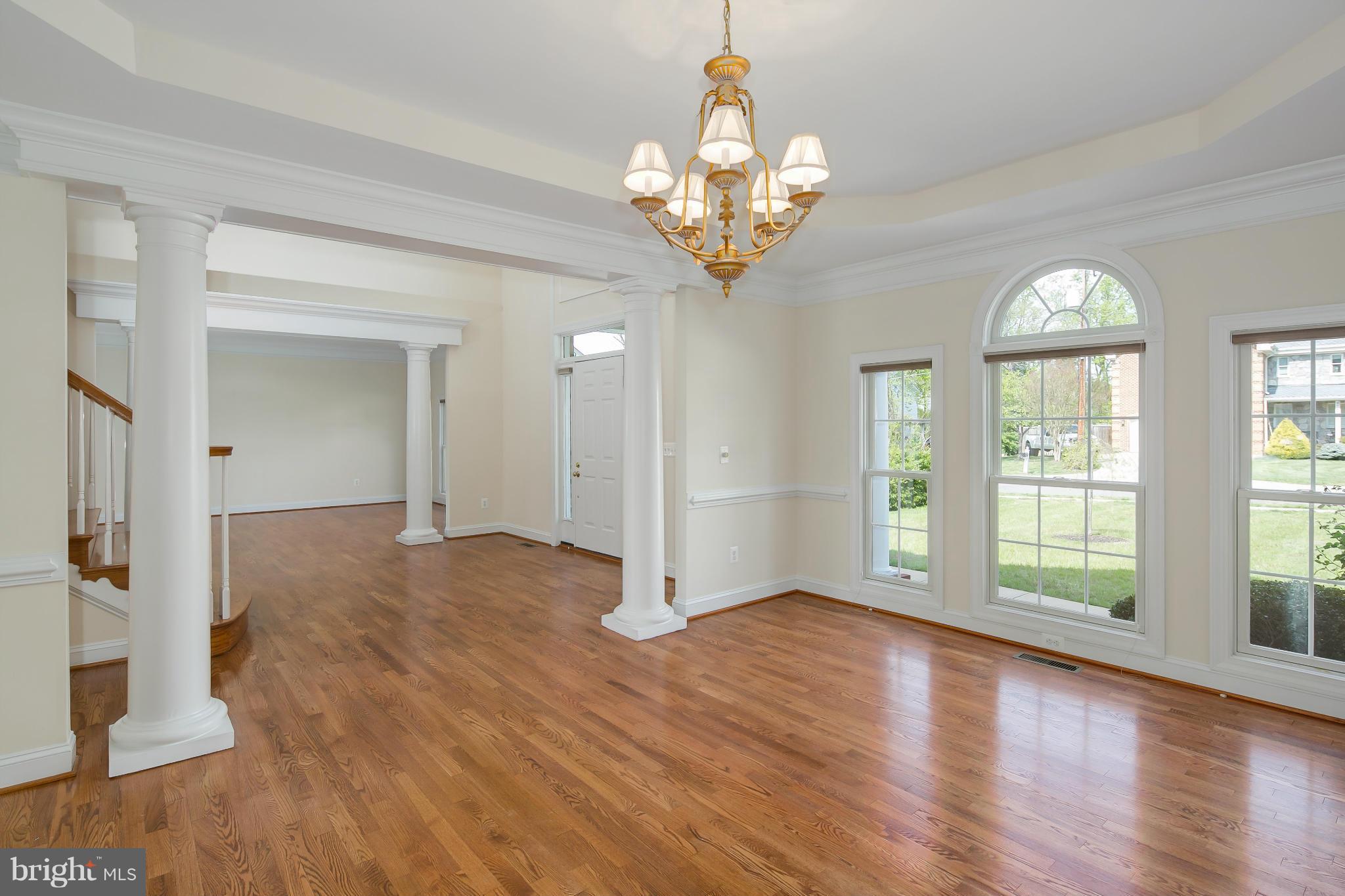 8743 Center Road Springfield, VA 22152 - Photo 3 of 30 Elegant Dining Room