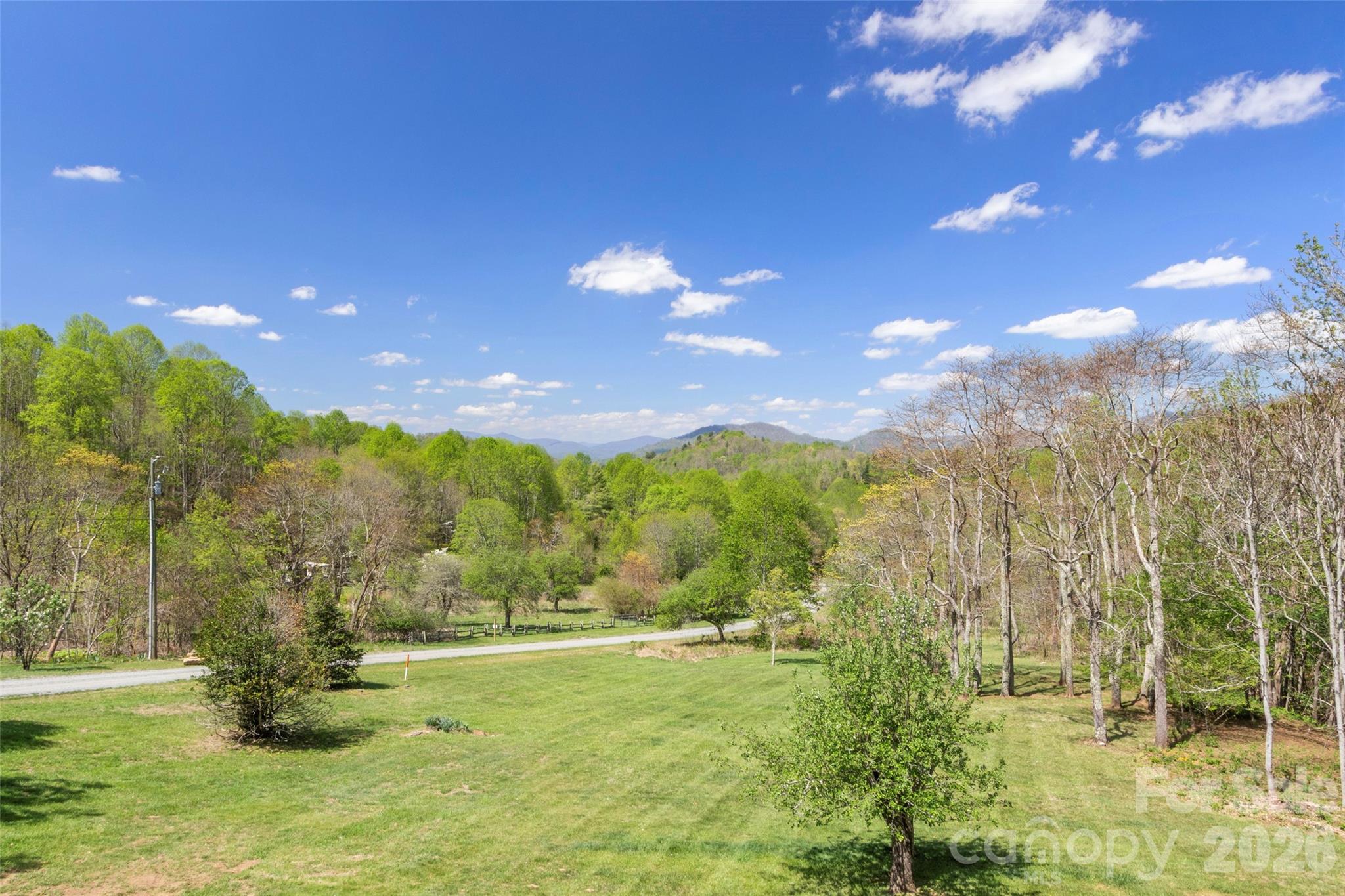 129 Apple Farm Road Bakersville, NC 28705 - Photo 4 of 45