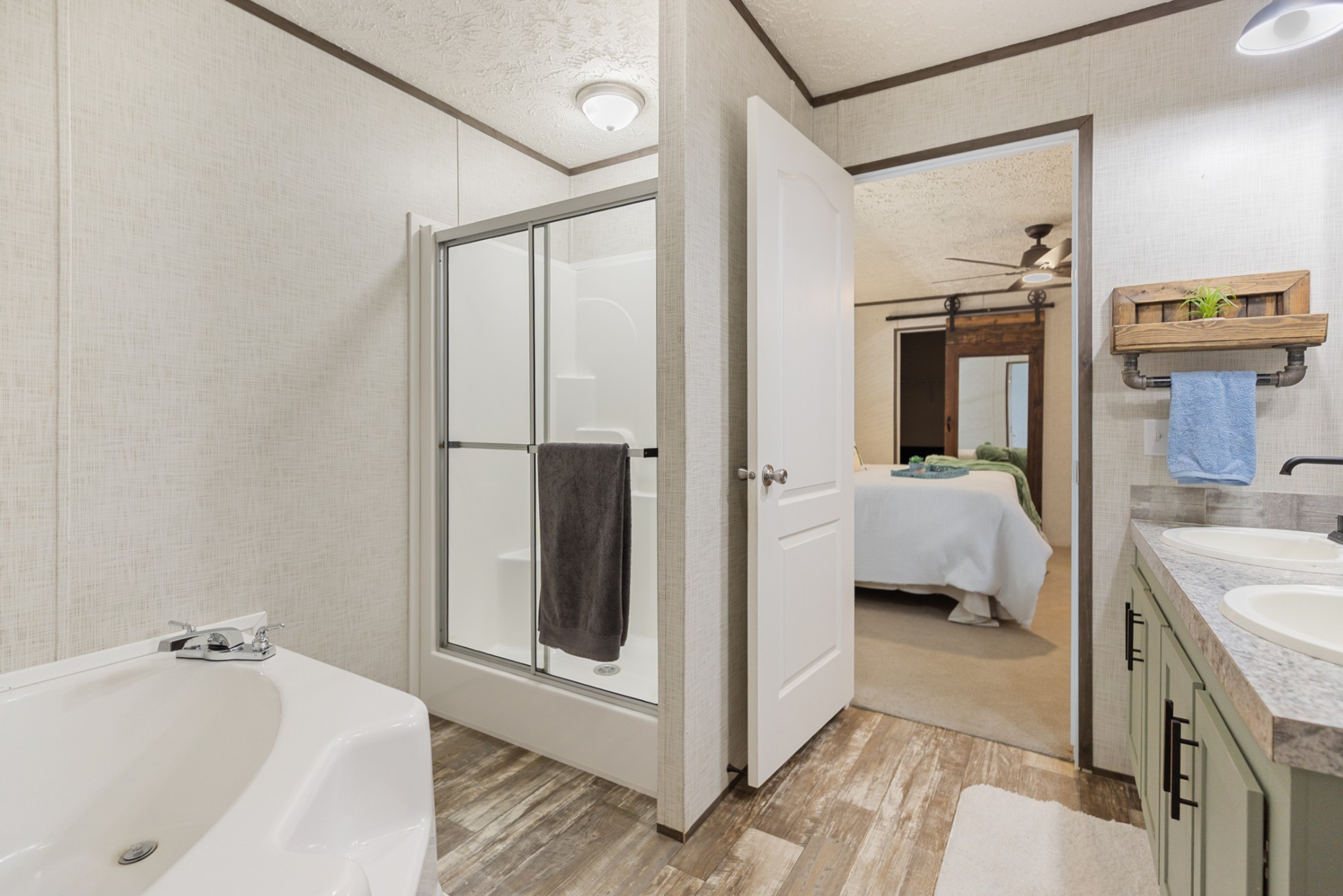 3844 Humphreys County Line Road Dickson, TN 37055 - Photo 21 of 57 a en suite spacious bathroom with a tub sink and mirror