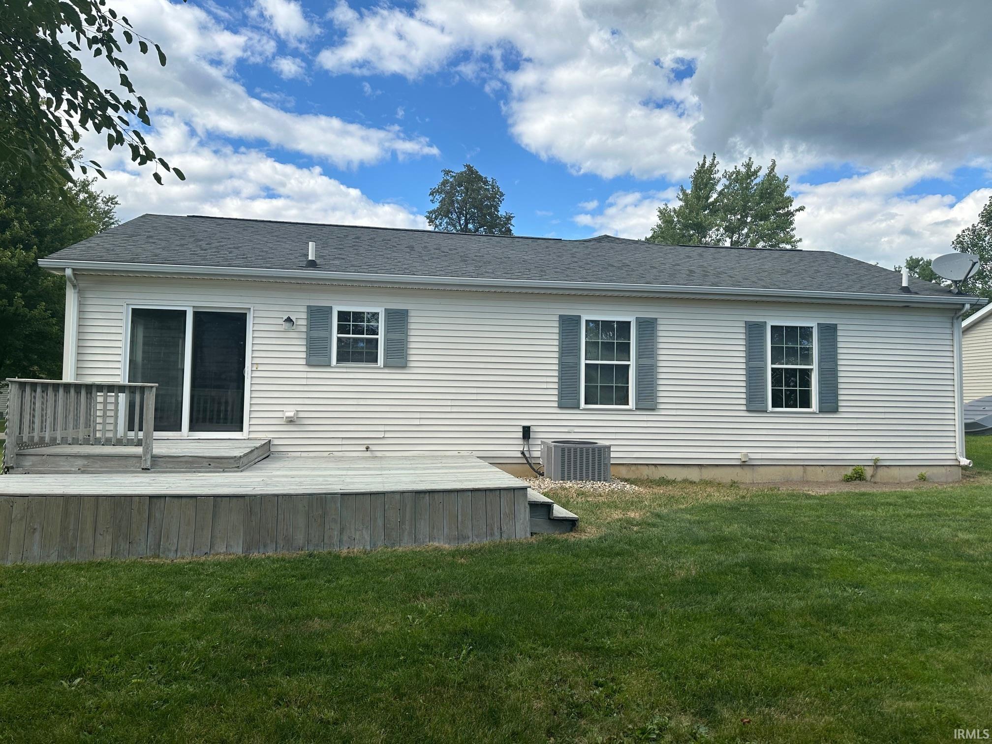605 Man-Chester Drive Rochester, IN 46975 - Photo 2 of 11