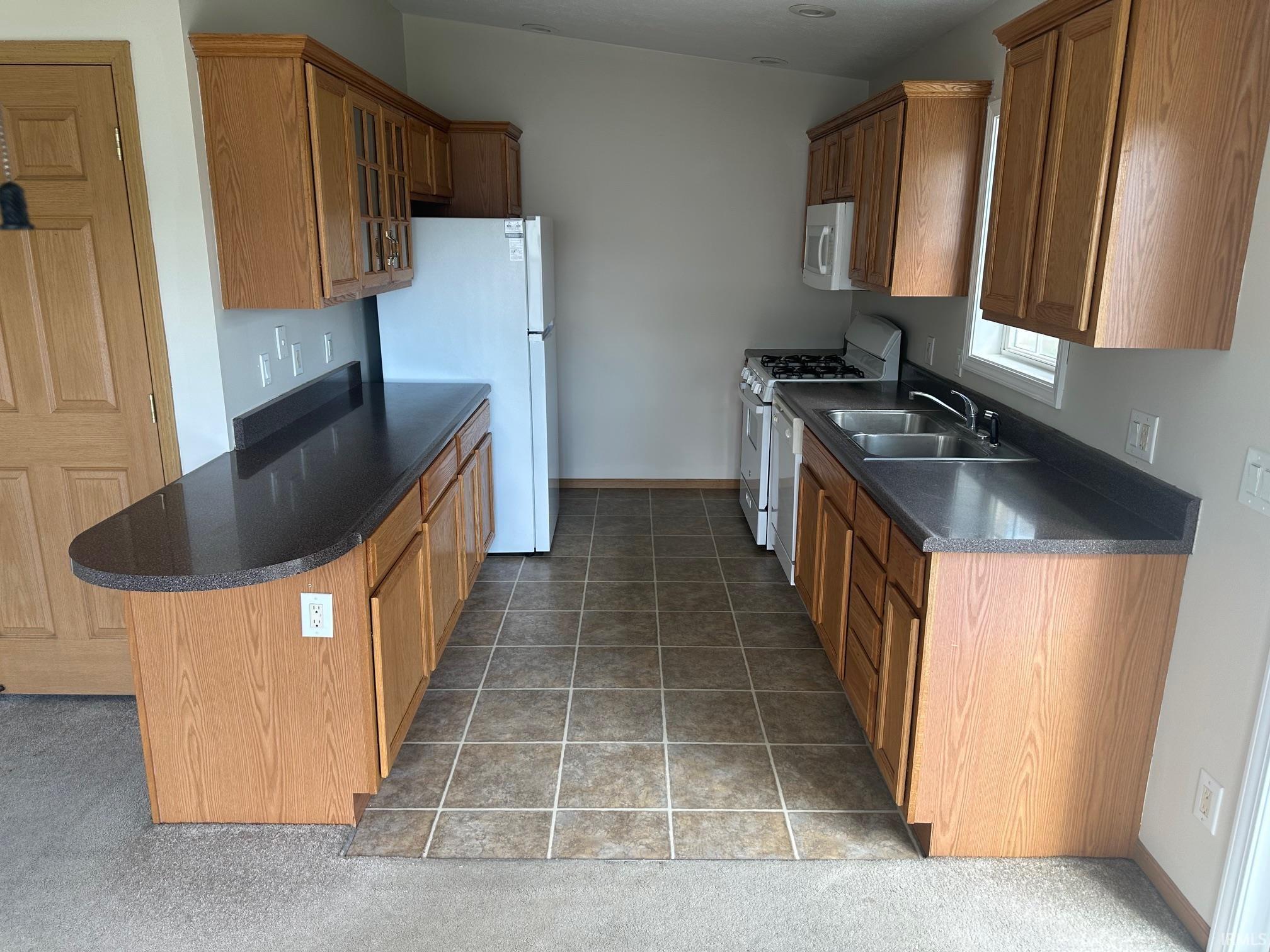 605 Man-Chester Drive Rochester, IN 46975 - Photo 6 of 11