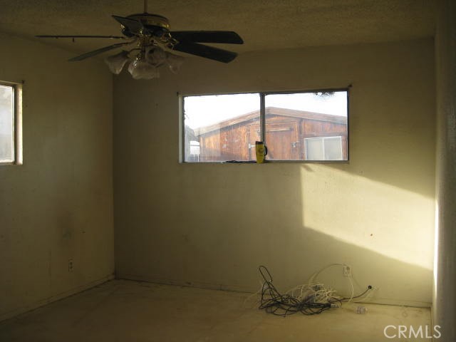 25526 Jade Road Barstow, CA 92311 - Photo 6 of 7