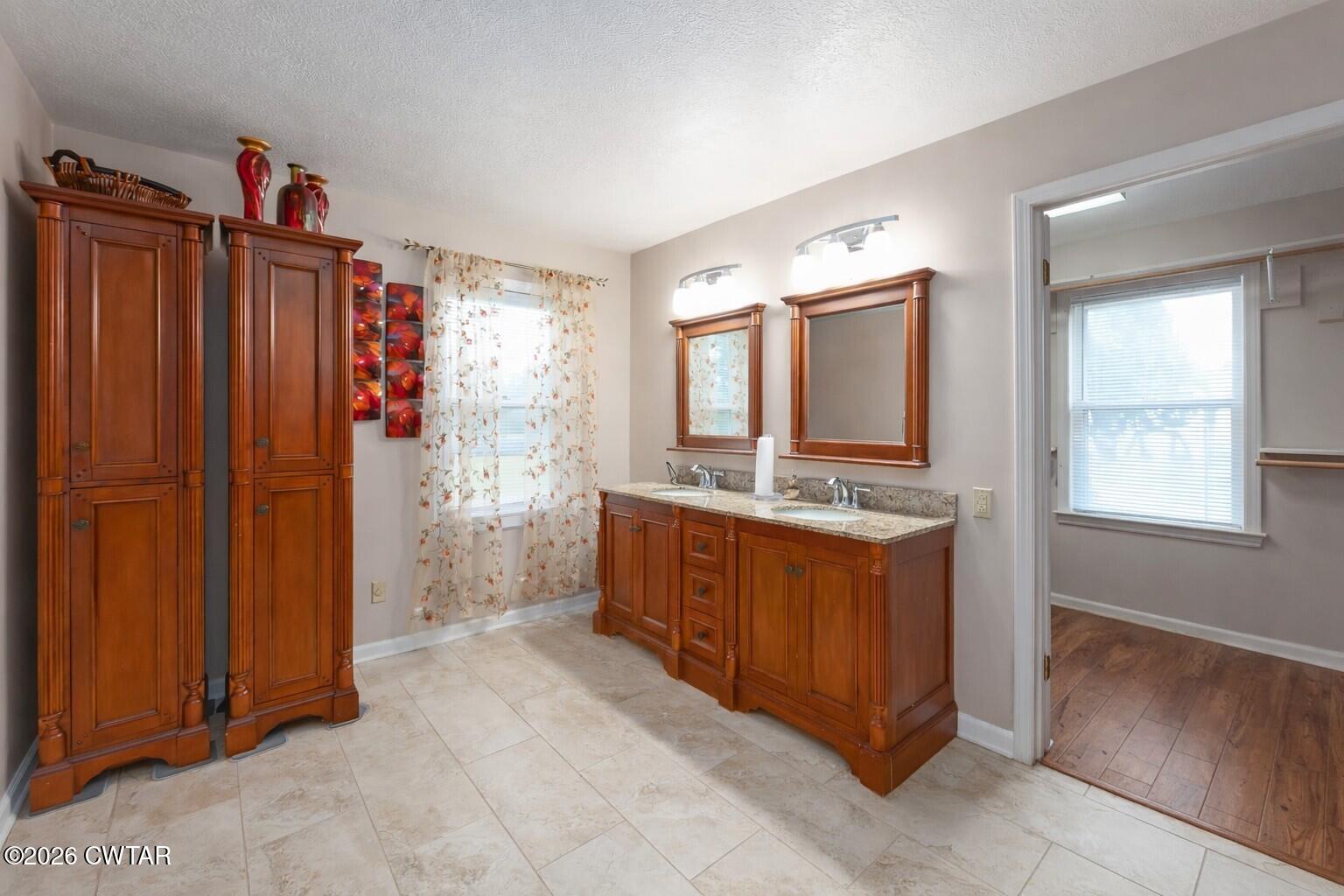 812 Pipkin Road Jackson, TN 38305 - Photo 17 of 49 Primary Bath 1