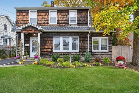 $1,295,000 | 26 West 5th Street, Locust Valley, NY 11560