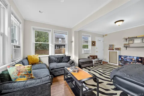 $1,295,000 | 26 West 5th Street, Locust Valley, NY 11560