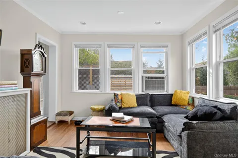 $1,295,000 | 26 West 5th Street, Locust Valley, NY 11560