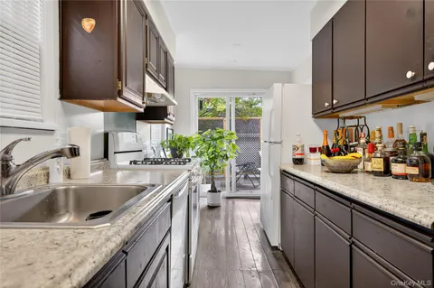 $1,295,000 | 26 West 5th Street, Locust Valley, NY 11560