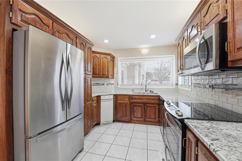 813 Northwest North Ridge Court Blue Springs, MO 64015 - Photo 22 of 56