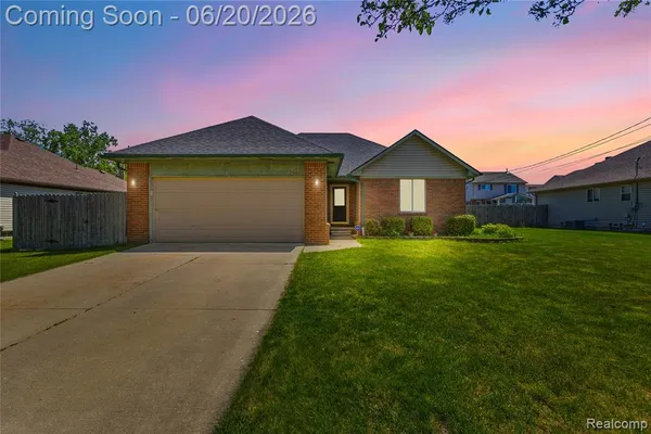 $264,900 | 21884 Laurel Street, Clinton Township, MI 48035