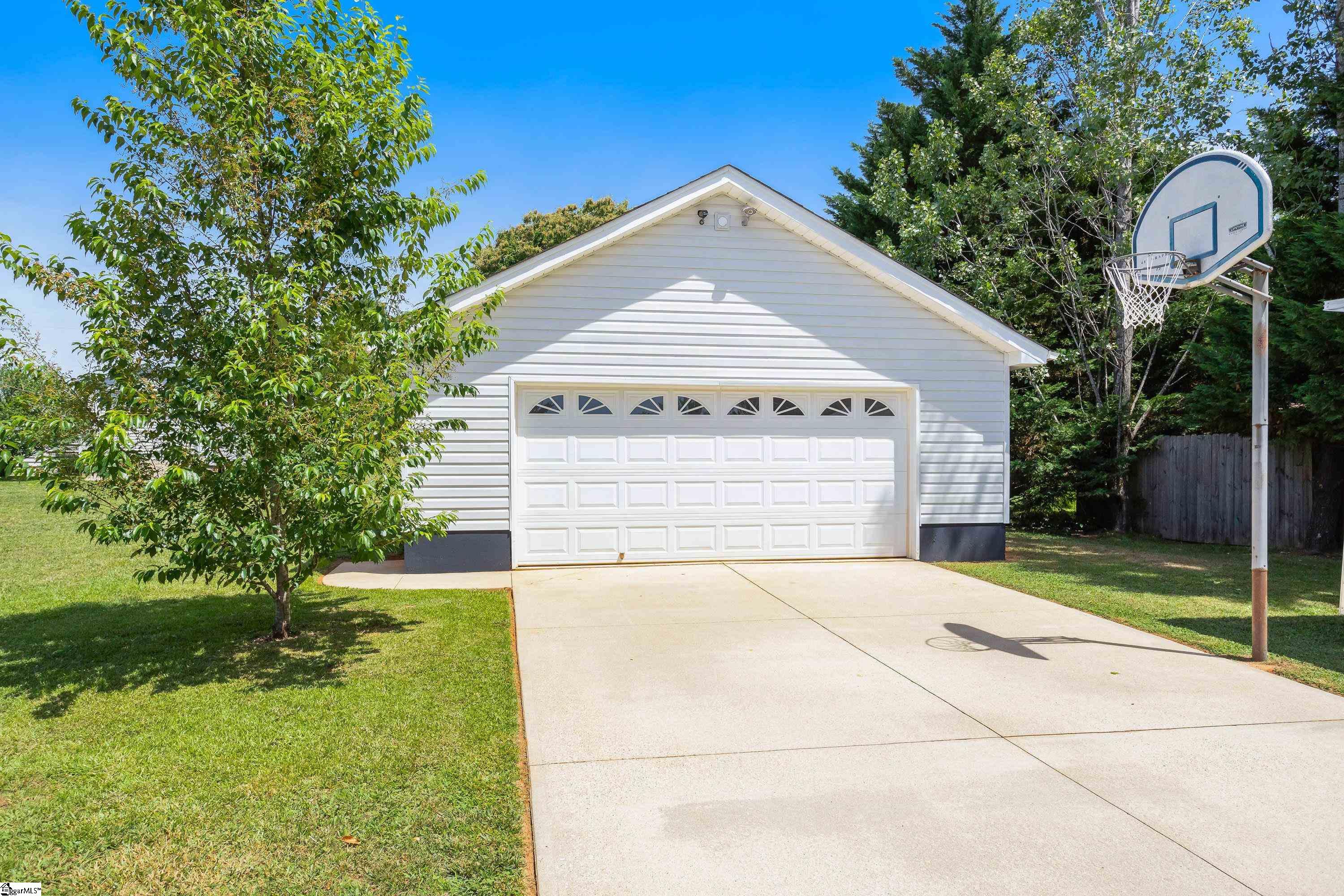 484 Pink Dill Mill Road Greer, SC 29651 - Photo 6 of 32