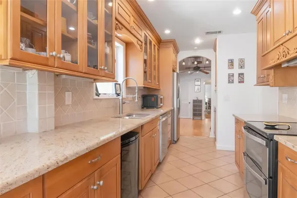 $1,390,000 | 135 25th Avenue Northeast, St. Petersburg, FL 33704