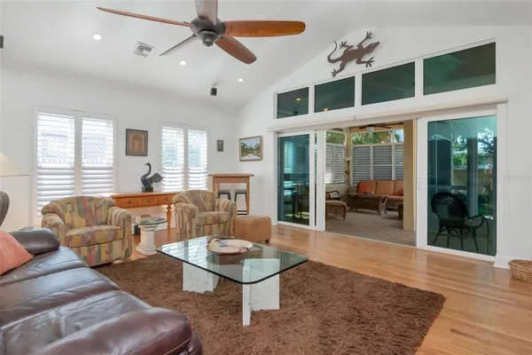 $1,390,000 | 135 25th Avenue Northeast, St. Petersburg, FL 33704