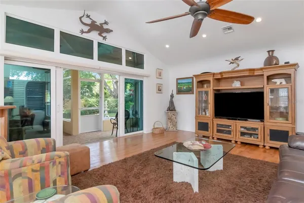 $1,390,000 | 135 25th Avenue Northeast, St. Petersburg, FL 33704