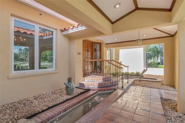 $1,390,000 | 135 25th Avenue Northeast, St. Petersburg, FL 33704