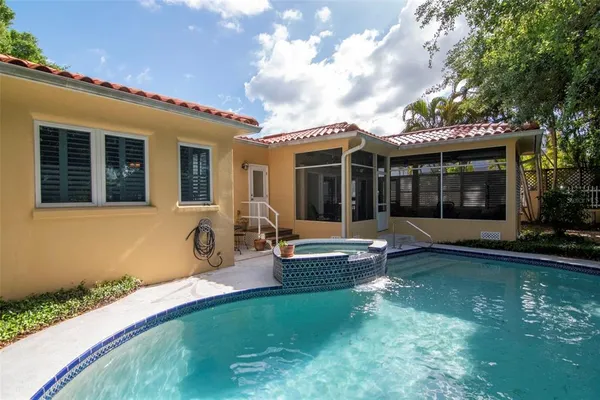 $1,390,000 | 135 25th Avenue Northeast, St. Petersburg, FL 33704
