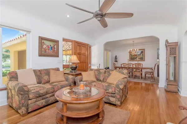$1,390,000 | 135 25th Avenue Northeast, St. Petersburg, FL 33704