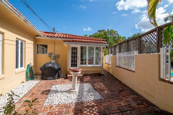 $1,390,000 | 135 25th Avenue Northeast, St. Petersburg, FL 33704
