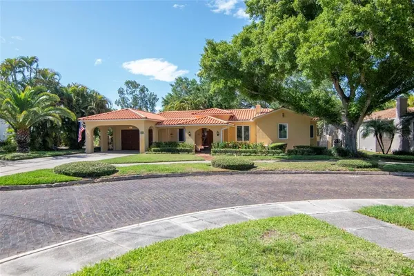 $1,390,000 | 135 25th Avenue Northeast, St. Petersburg, FL 33704