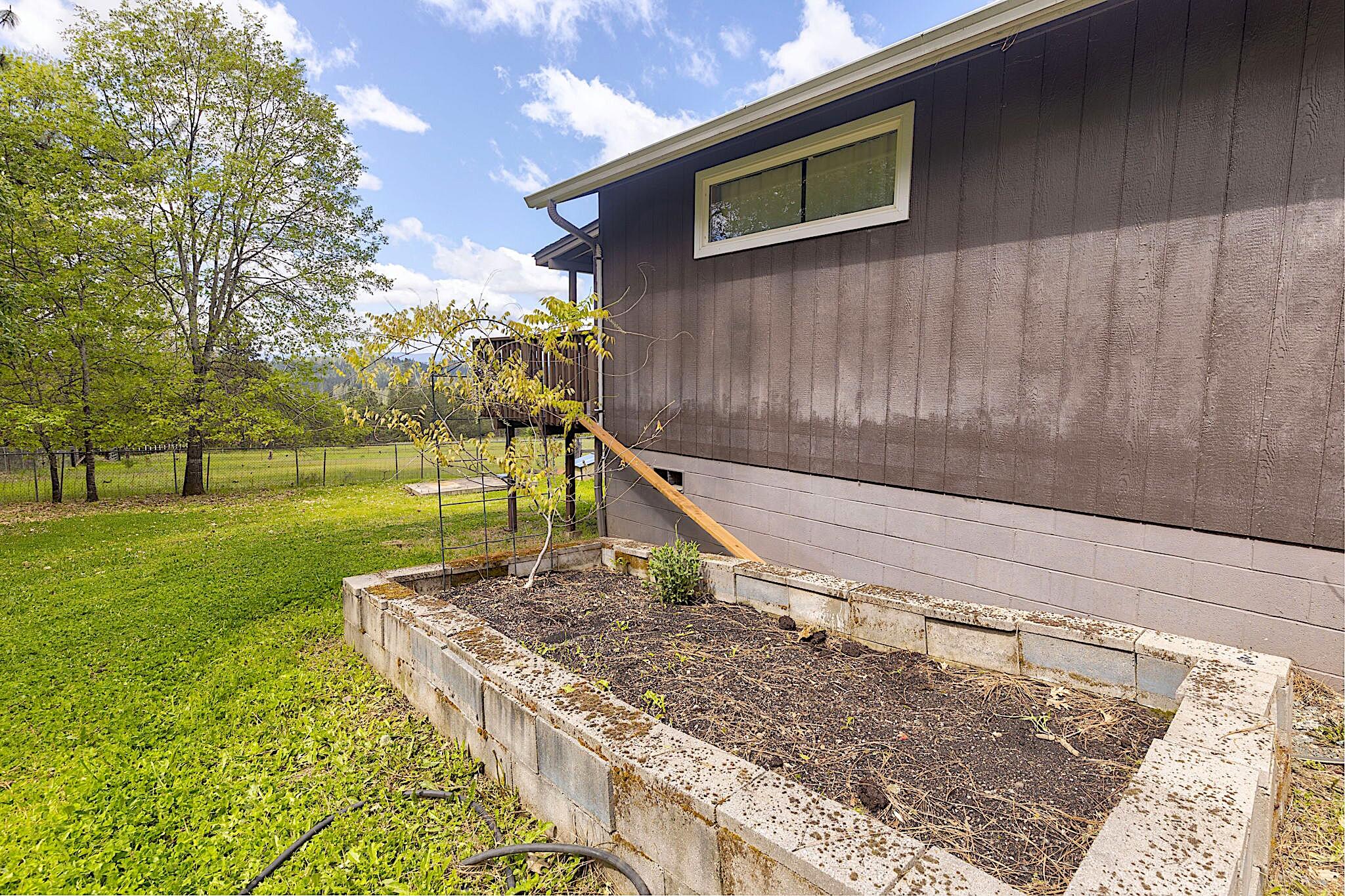 587 Summit Loop Grants Pass, OR 97527 - Photo 44 of 59 19-web-or-mls-587-summit-loop