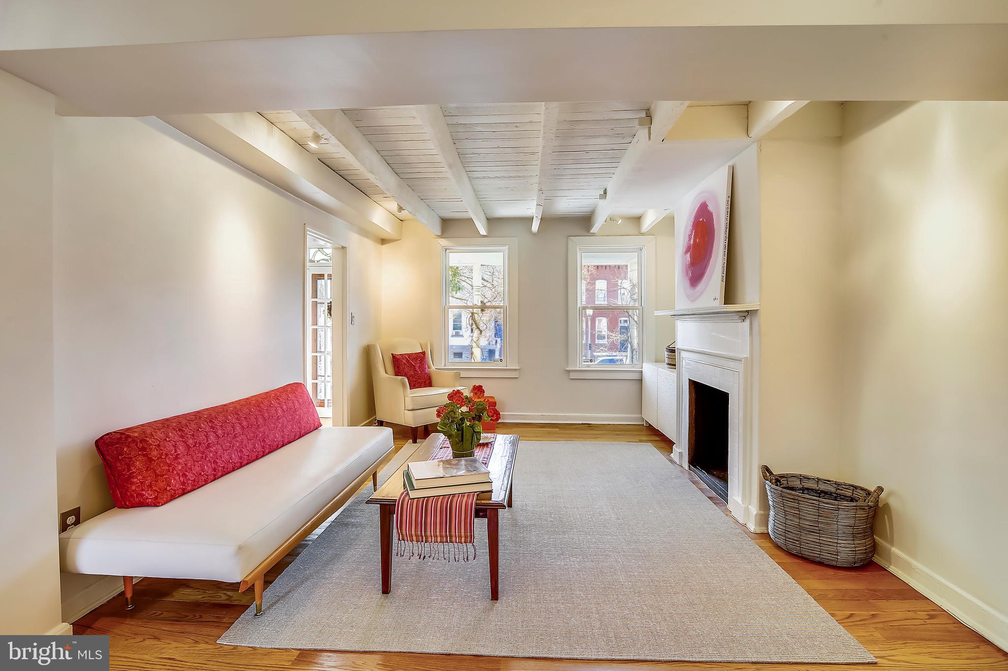 640 G Street Southeast Washington, DC 20003 - Photo 12 of 58 living room