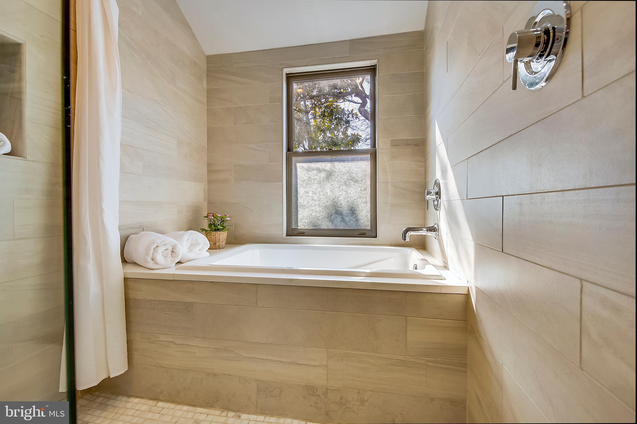 640 G Street Southeast Washington, DC 20003 - Photo 31 of 58 Deep soaking tub, has separate water heater