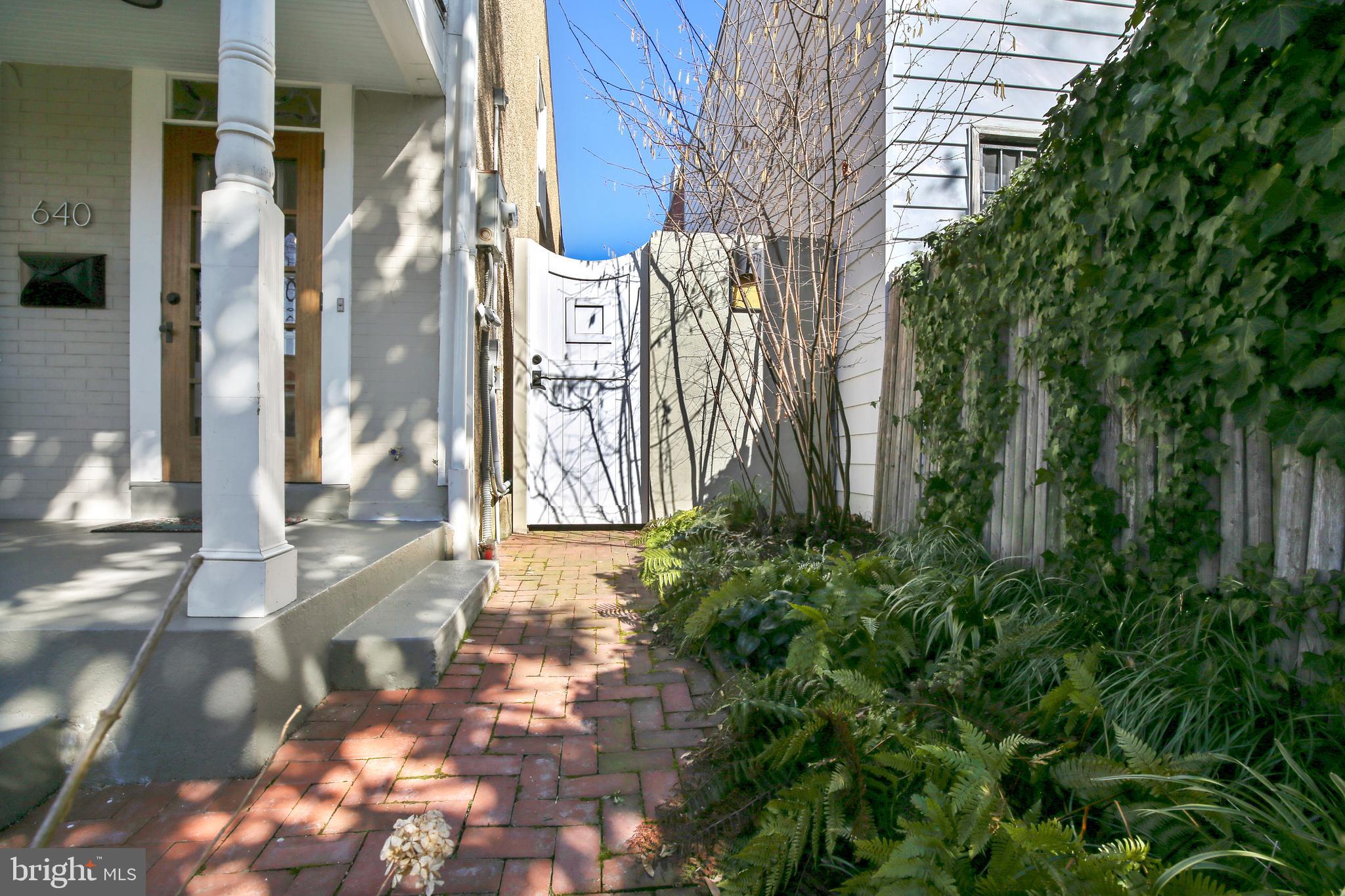 640 G Street Southeast Washington, DC 20003 - Photo 42 of 58 Front gate giving separate access to the studio