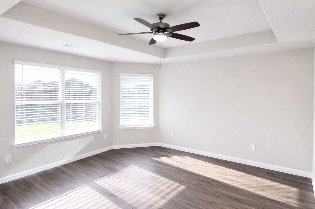 5127 Shelby Katherine Drive Rosharon, TX 77583 - Photo 5 of 12 a view of an empty room with a window