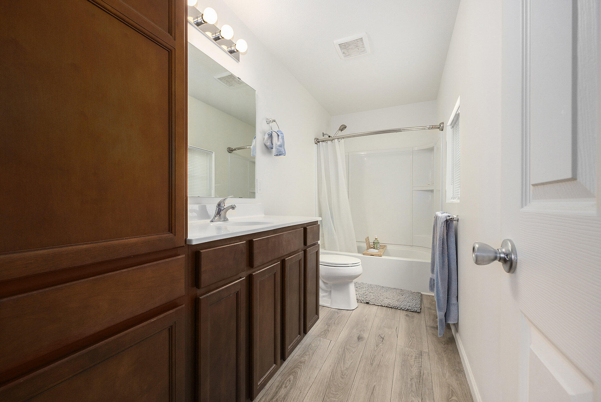 425 Pine Ridge Drive Belding, MI 48809 - Photo 17 of 39 018_whitepine52
