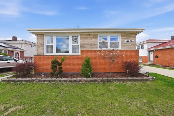 $305,000 | 14828 St Louis Avenue, Midlothian, IL 60445