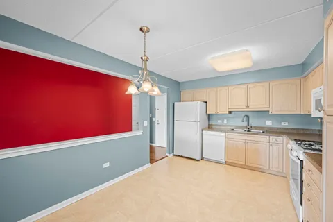 $375,000 | 6807 North Milwaukee Avenue, Unit 601, Niles, IL 60714