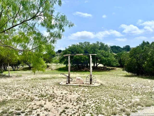 $995,000 | 1446 Big Draw Drive, Junction, TX 76849